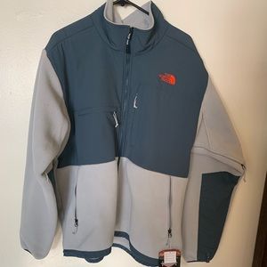 Men’s The North Face Denali fleece jacket.